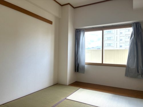 6帖の和室（畳表替：ｶｰﾃﾝは畳の日焼け防止用）