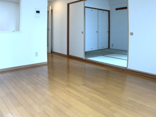 ﾘﾋﾞﾝｸﾞ(9.3帖)＋和室(6帖）